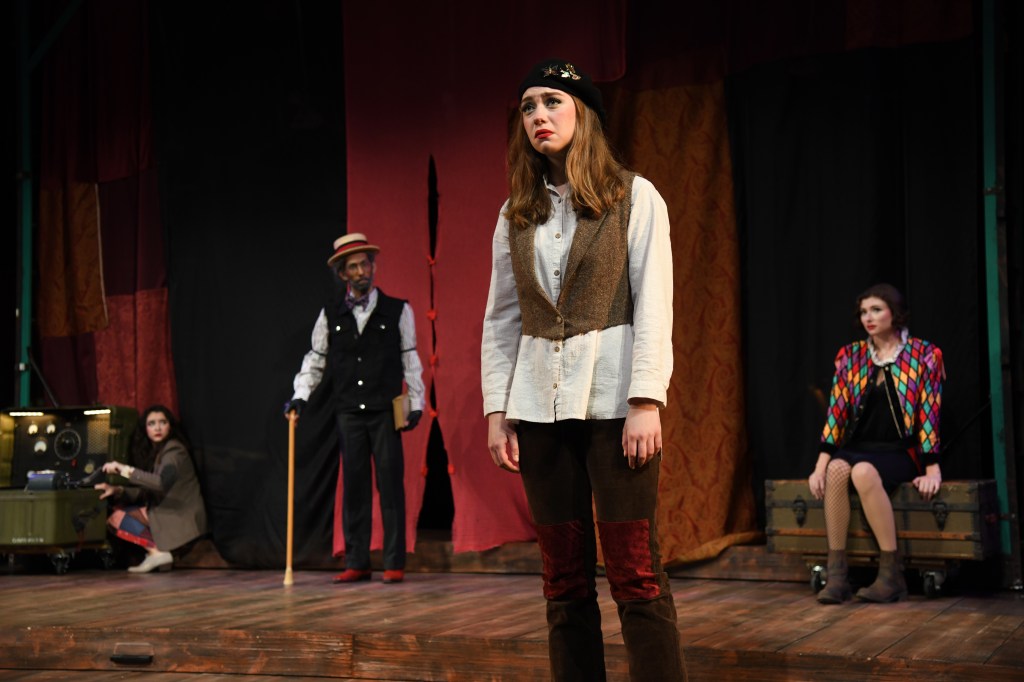 Cantora dreams of a better world.